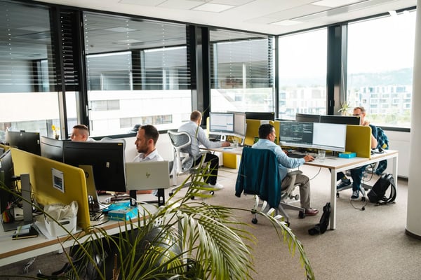bnp-paribas-people-desks